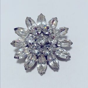 Vintage Weiss Elegant Silver Tone Floral Brooch